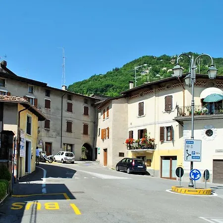 Casa vacanze Casa Del Borgo Maria Luisa By Gardadomusmea