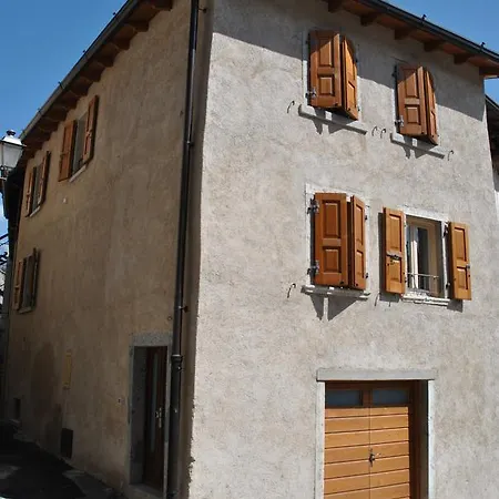 Casa Del Borgo Maria Luisa By Gardadomusmea *
