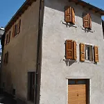 Casa Del Borgo Maria Luisa By Gardadomusmea *